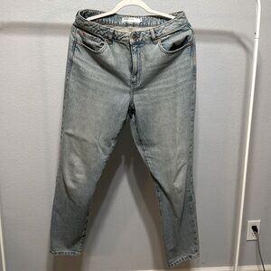 Light wash mom fit jeans